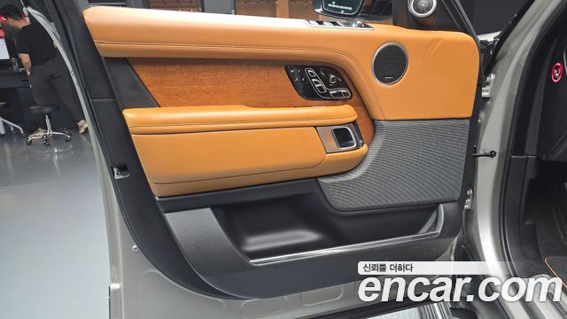 Land Rover Range Rover 2019 — photo 14