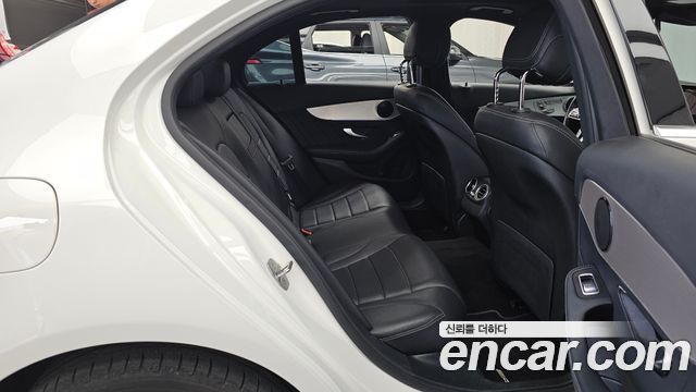Mercedes-Benz C-Class 2021 — photo 18