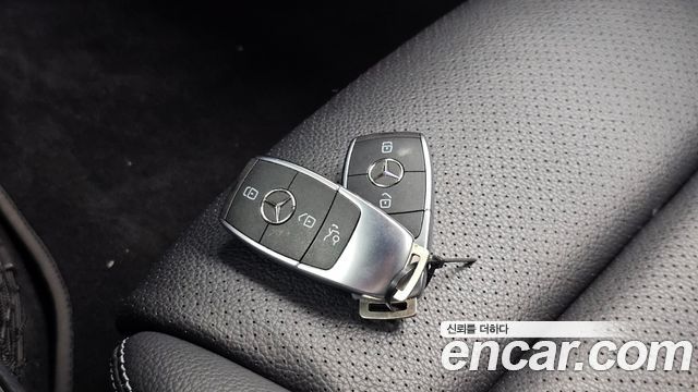Mercedes-Benz C-Class 2021 — photo 28