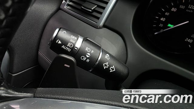 Land Rover Discovery Sport 2018 — photo 32