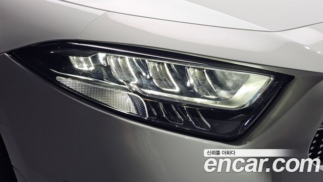 Mercedes-Benz CLS-Class 2020 — photo 8