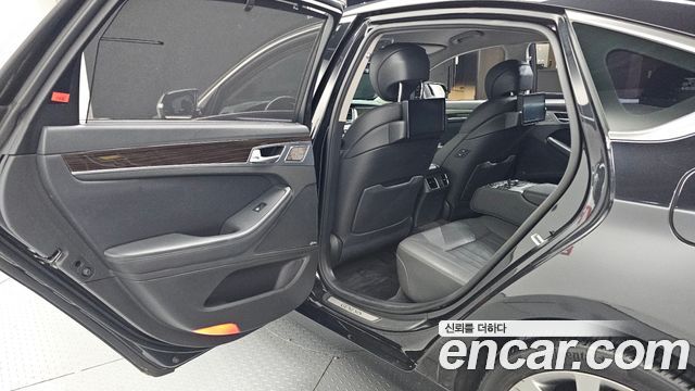 Genesis G80 2018 — photo 18