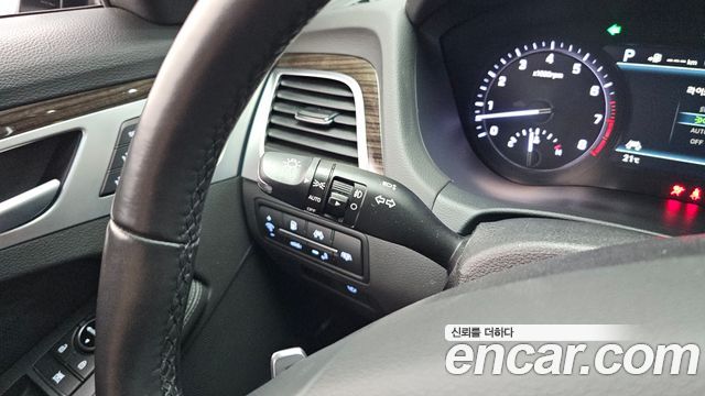 Genesis G80 2018 — photo 25