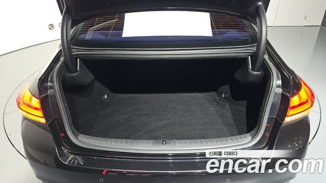 Genesis G80 2018 — photo 33