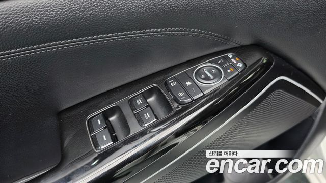 Kia K7 2018 — photo 16
