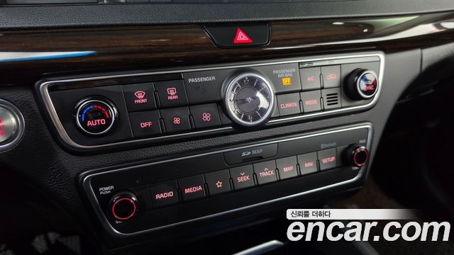 Kia K7 2018 — photo 17