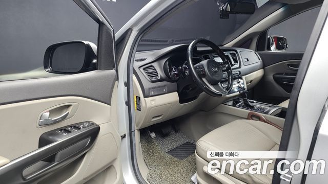 Kia Canival 2016 — photo 10