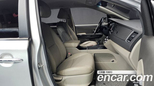 Kia Canival 2016 — photo 11