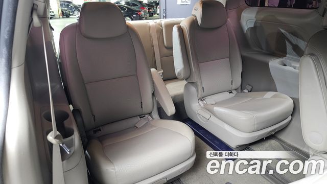 Kia Canival 2016 — photo 12