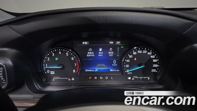Ford Explorer 2021 — photo 11