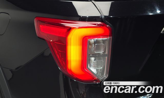 Ford Explorer 2021 — photo 9