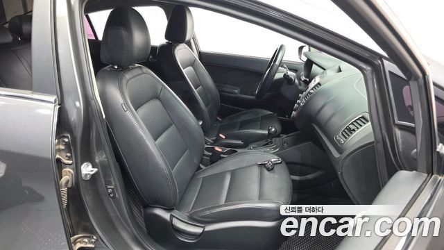 Kia K3 2013 — photo 17