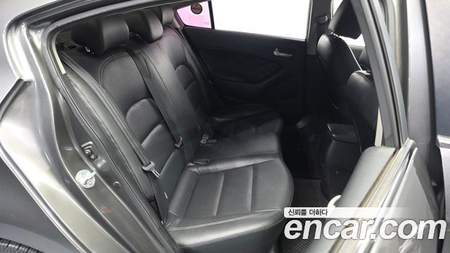 Kia K3 2013 — photo 18
