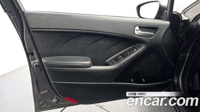 Kia K3 2013 — photo 14