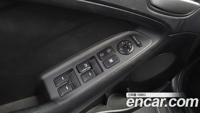 Kia K3 2013 — photo 28