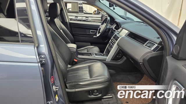 Land Rover Discovery Sport 2019 — photo 17