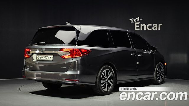Honda Odyssey 2018 — photo 2