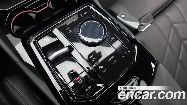BMW 5-Series 2025 — photo 12