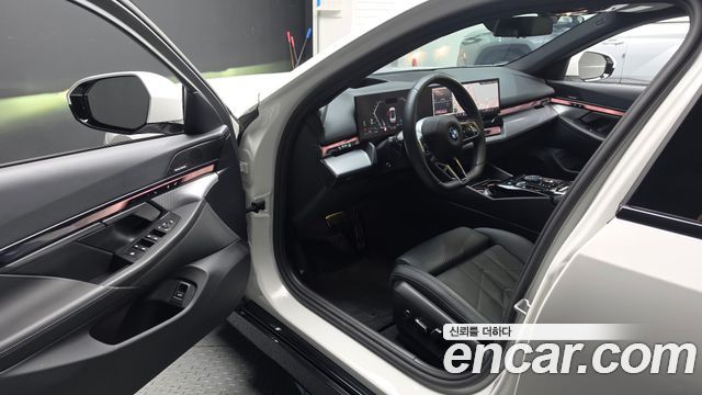 BMW 5-Series 2025 — photo 13