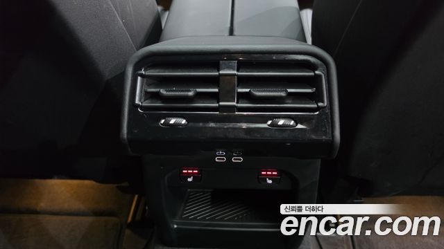 BMW 5-Series 2025 — photo 24