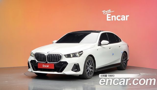 BMW 5-Series 2025 — photo 1