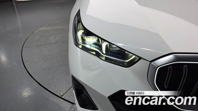 BMW 5-Series 2025 — photo 8
