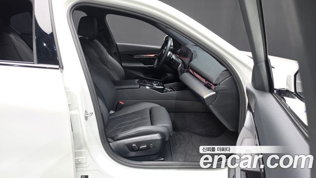 BMW 5-Series 2025 — photo 16