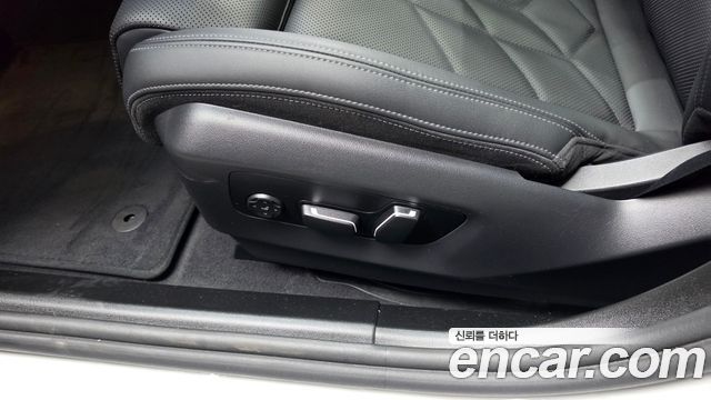 BMW 5-Series 2025 — photo 32