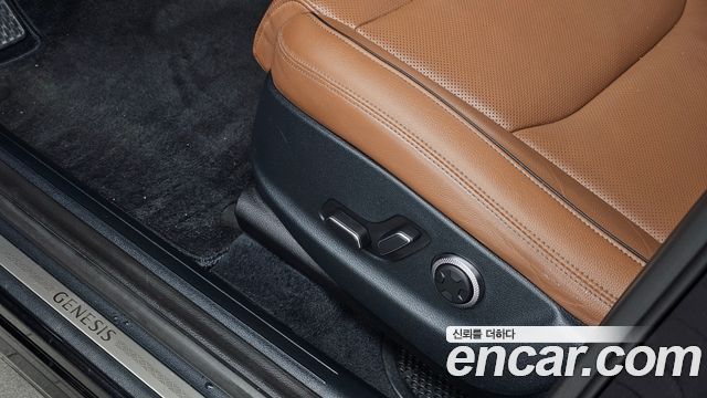 Genesis GV70 2021 — photo 32
