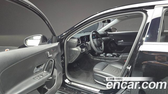 Mercedes-Benz A-Class 2019 — photo 13