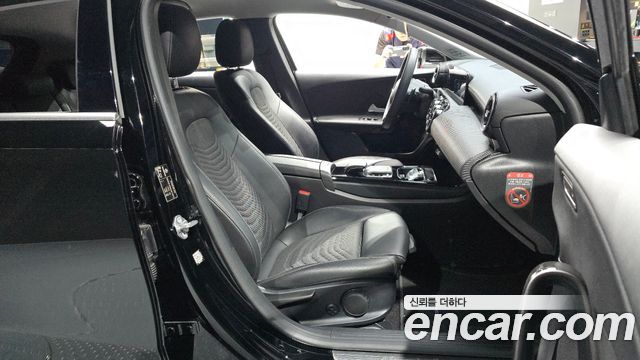 Mercedes-Benz A-Class 2019 — photo 18