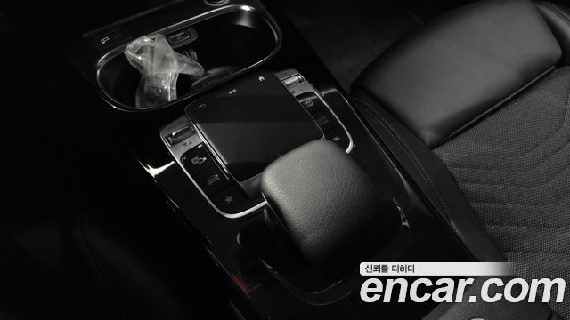Mercedes-Benz A-Class 2019 — photo 25