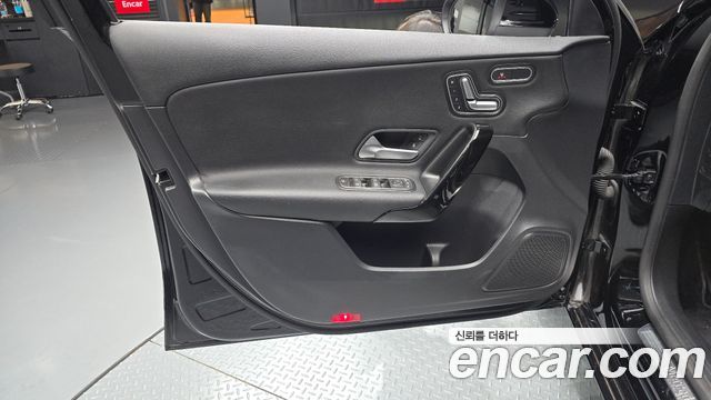 Mercedes-Benz A-Class 2019 — photo 14
