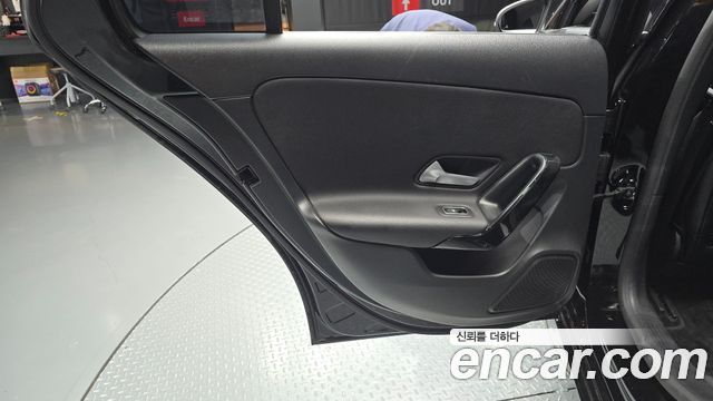 Mercedes-Benz A-Class 2019 — photo 15