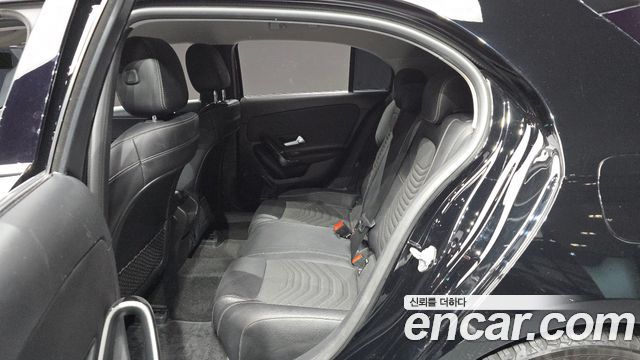 Mercedes-Benz A-Class 2019 — photo 16