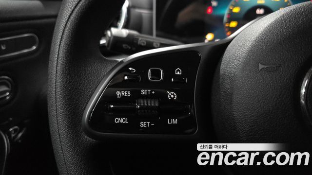 Mercedes-Benz A-Class 2019 — photo 31