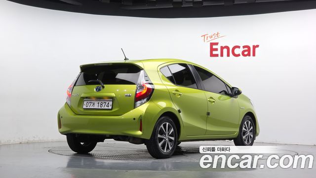 Toyota Prius 2018 — photo 2