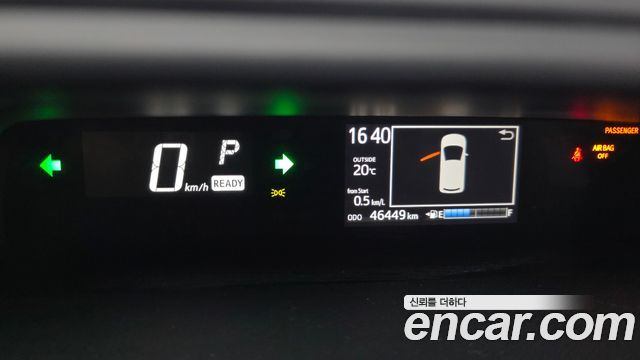Toyota Prius 2018 — photo 11