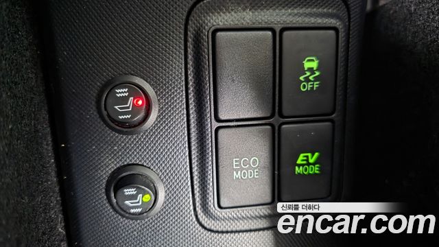 Toyota Prius 2018 — photo 24