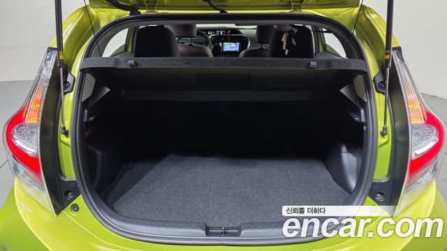 Toyota Prius 2018 — photo 26