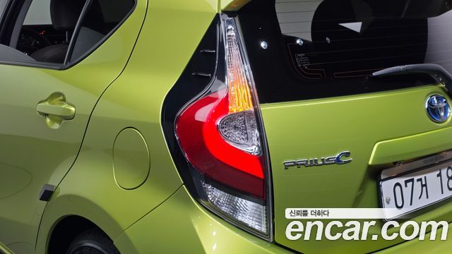 Toyota Prius 2018 — photo 9