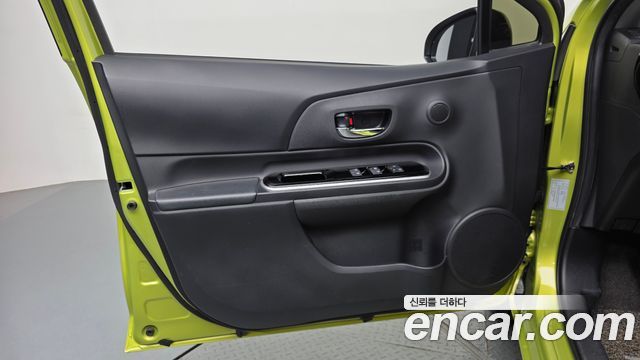 Toyota Prius 2018 — photo 14