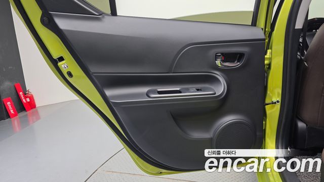 Toyota Prius 2018 — photo 15