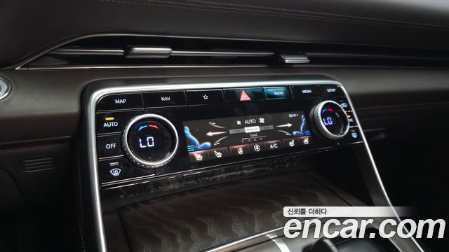 Genesis GV80 2021 — photo 32