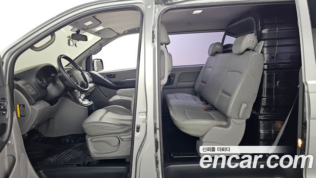 Hyundai Starex 2017 — photo 11