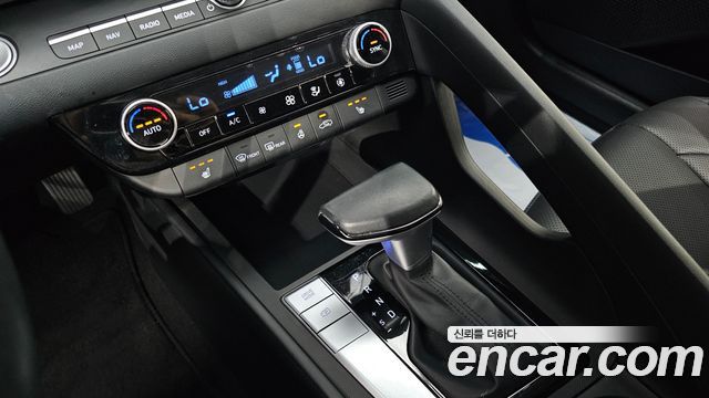 Hyundai AVANTE 2023 — photo 9