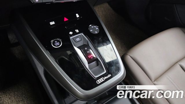 Audi Q4 e-tron 2025 — photo 12