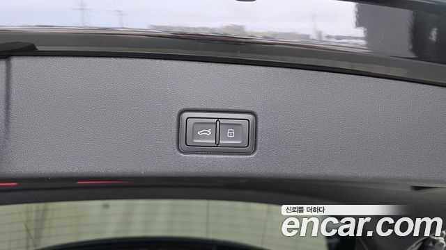 Audi Q4 e-tron 2025 — photo 31