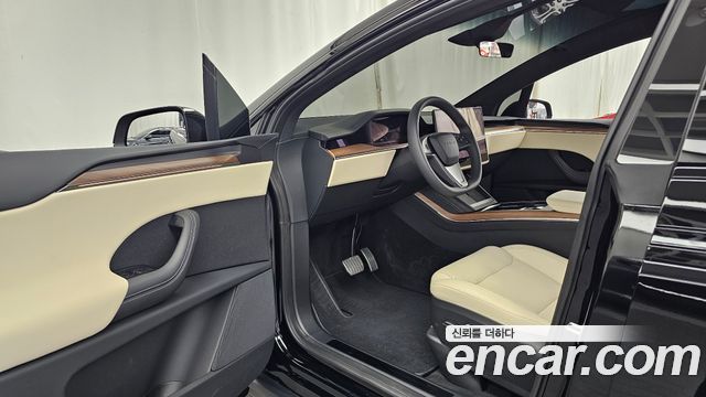 Tesla Model X 2026 — photo 13