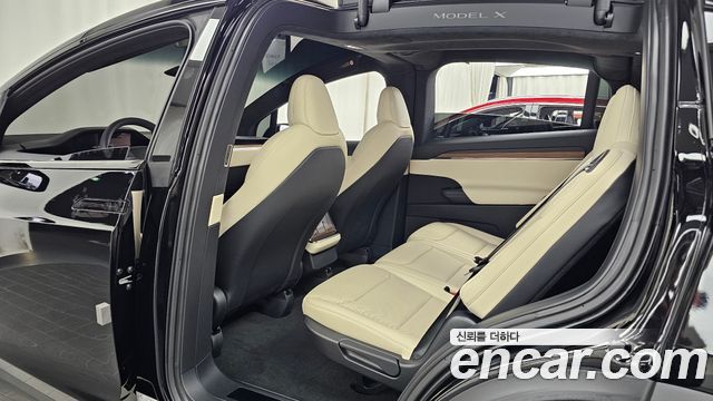 Tesla Model X 2026 — photo 17
